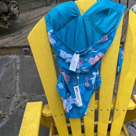 Cupshe - Seafoam Garden Halter One Piece Swimsuit - Picture 4 of 8